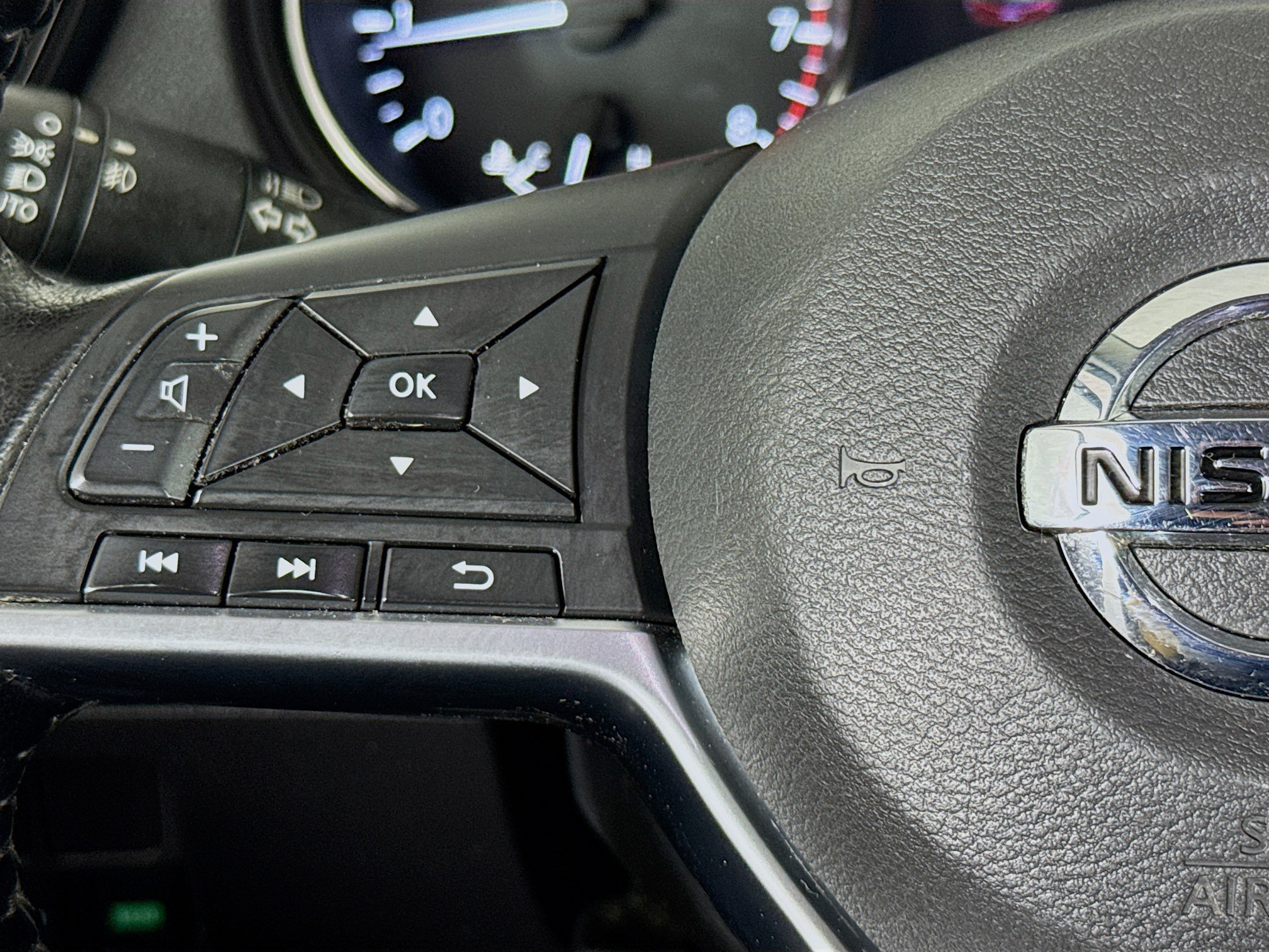 Used 2020 Nissan Rogue Sport SV w/ All-Weather Package AWD/4WD image 11