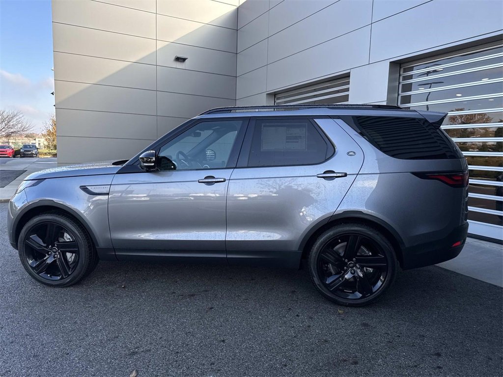 New 2025 Land Rover Discovery S image 4