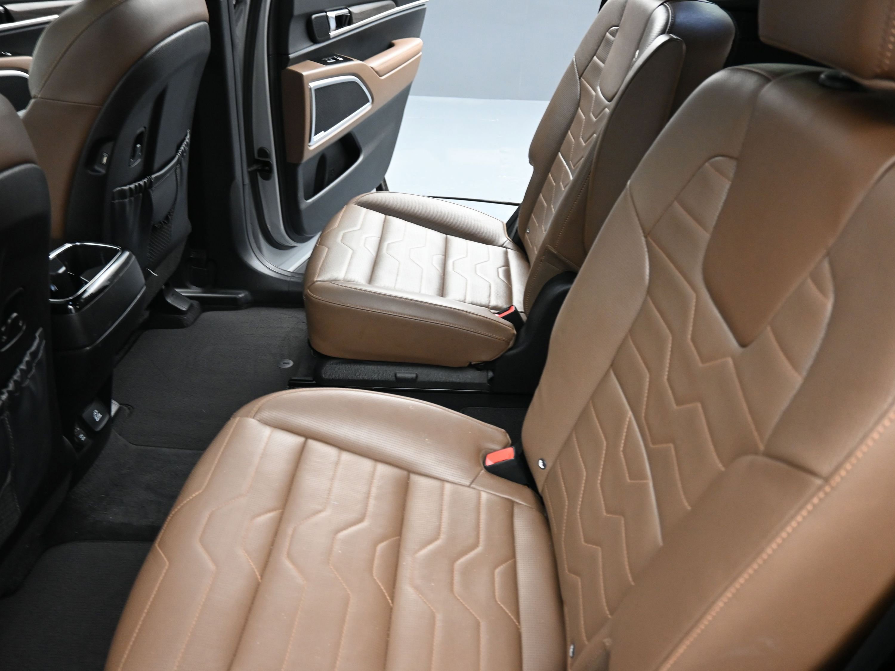 Used 2022 Kia Telluride SX w/ SX Prestige Package image 19