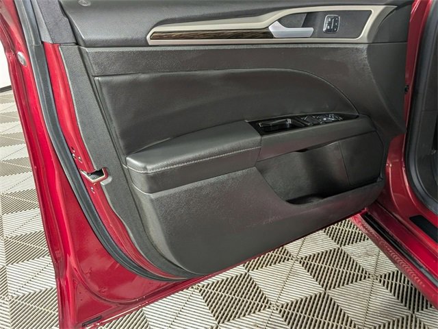 Used 2016 Ford Fusion SE w/ Equipment Group 202A image 14