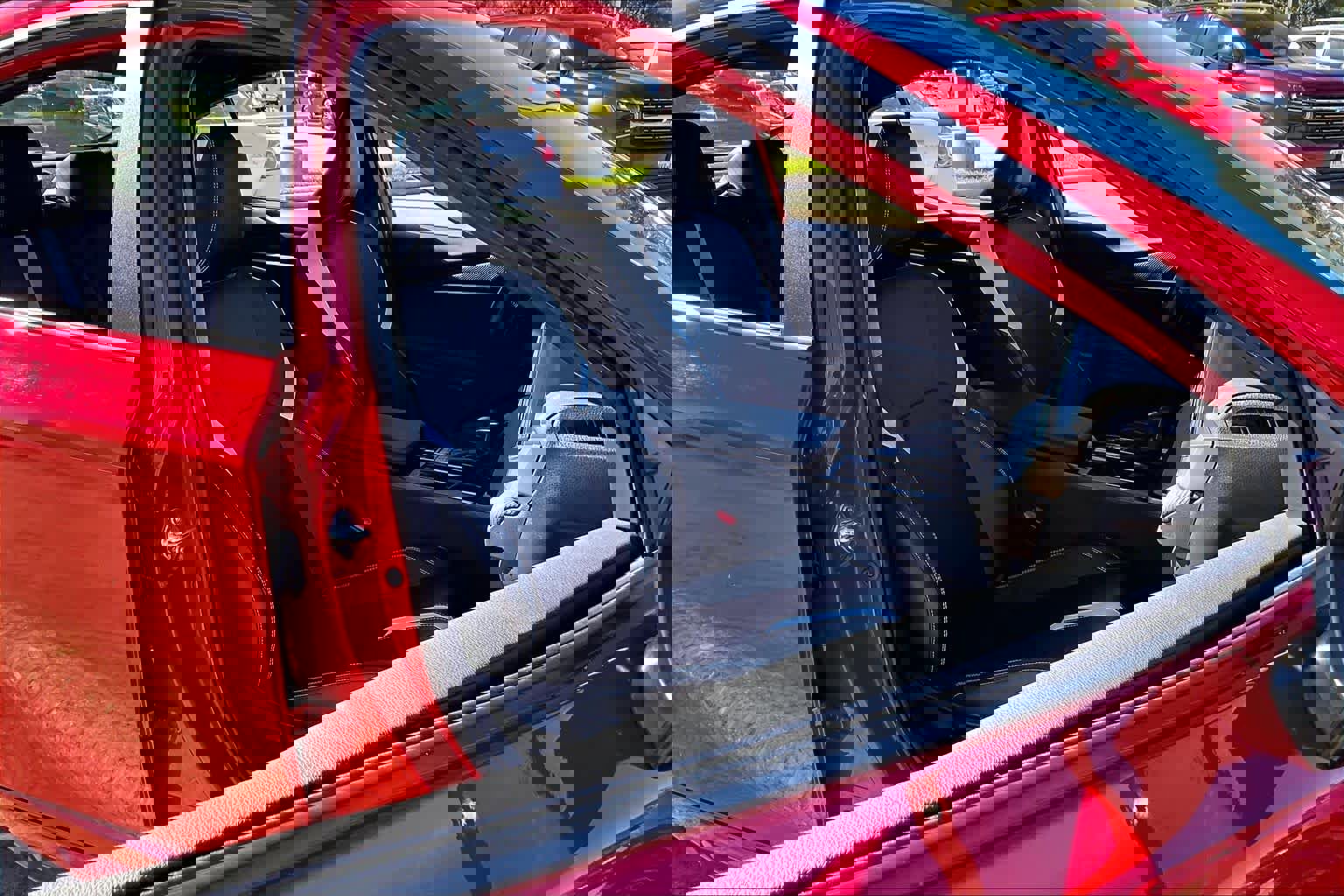 Used 2025 Toyota Camry SE image 8