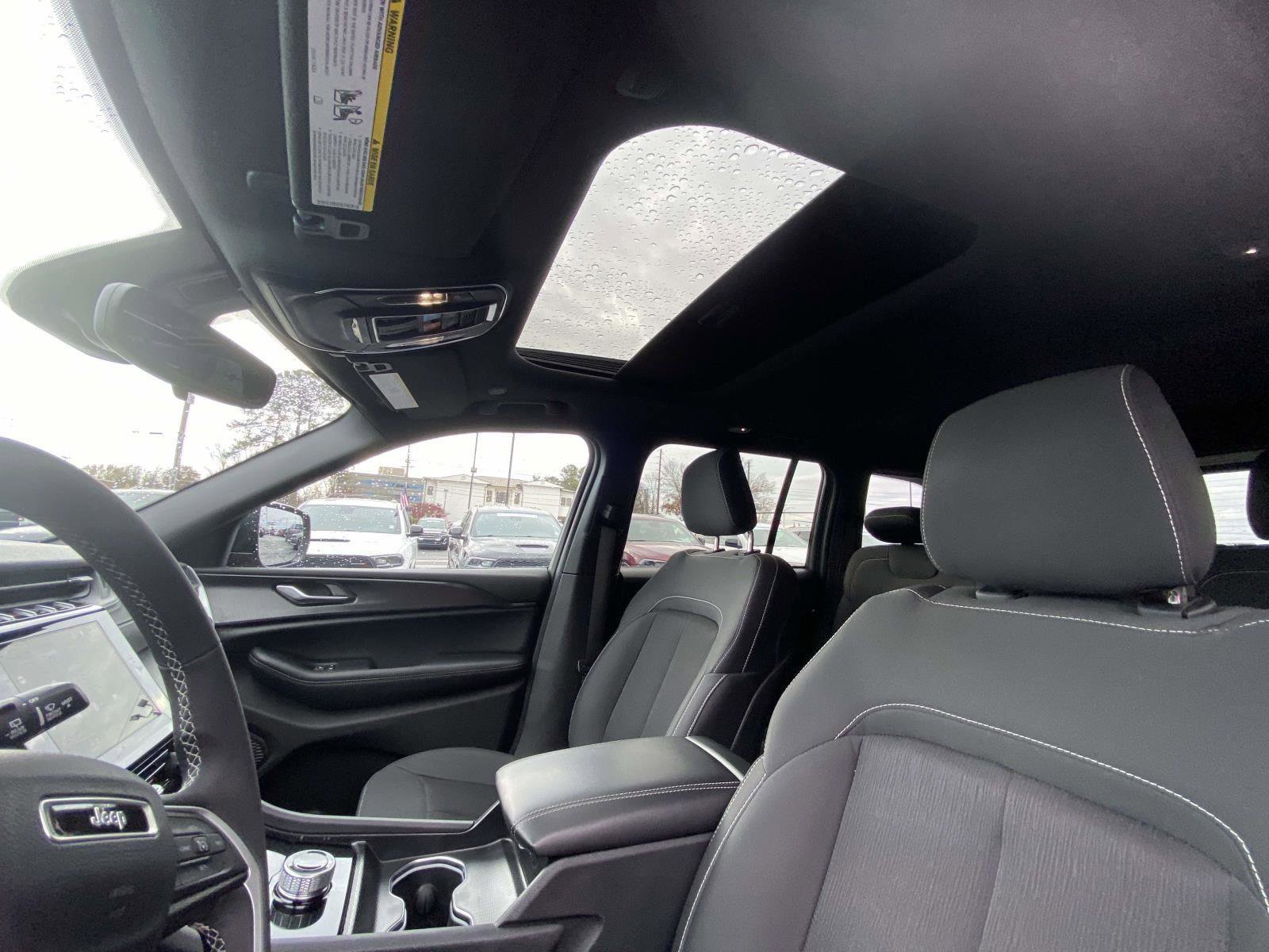 Certified 2024 Jeep Grand Cherokee Laredo X image 11