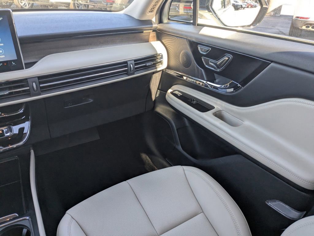 New 2025 Lincoln Corsair Grand Touring image 17