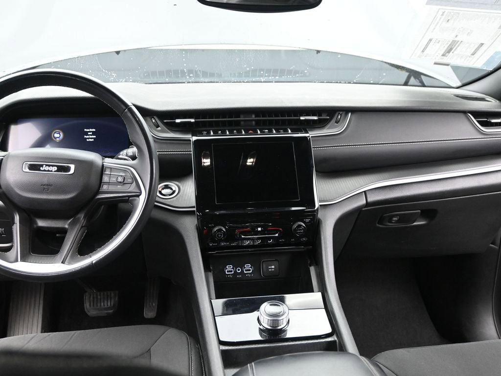 Used 2024 Jeep Grand Cherokee Laredo image 24