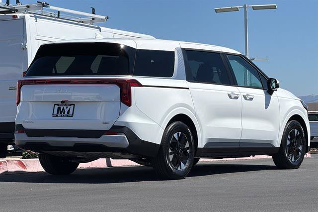 New 2026 Kia Carnival LXS FWD image 4