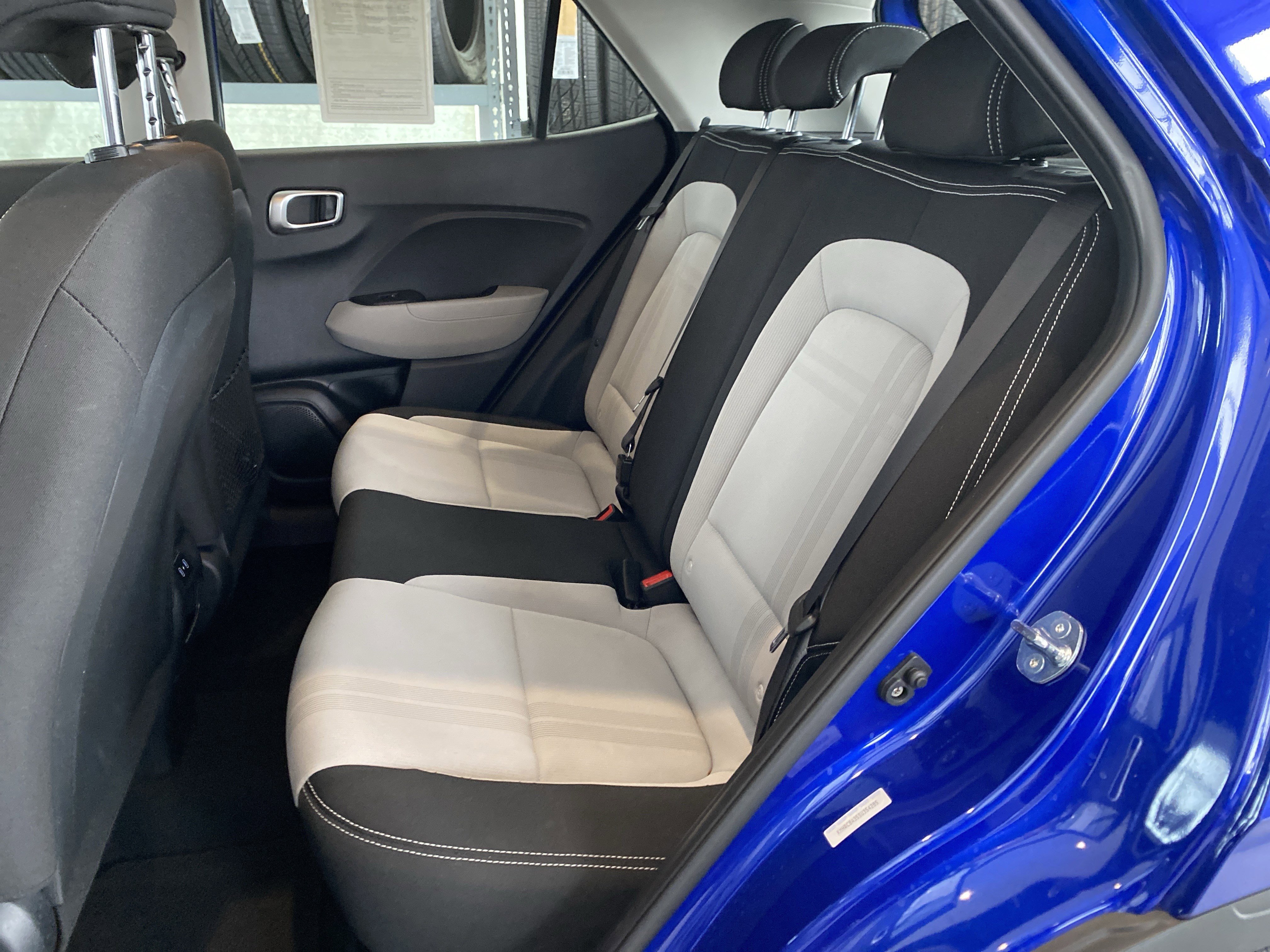 Used 2025 Hyundai Venue SEL image 21