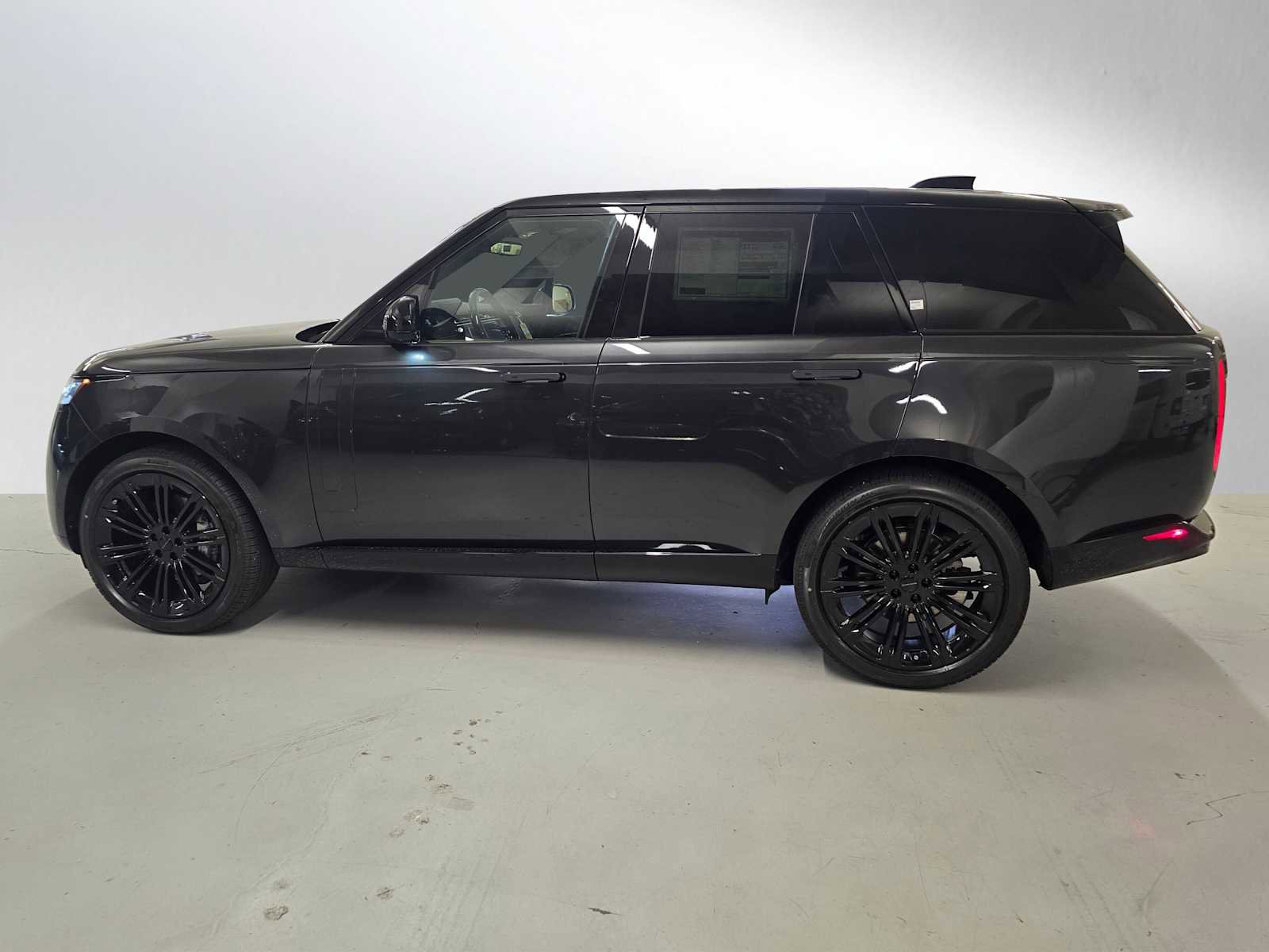 New 2026 Land Rover Range Rover SE image 2
