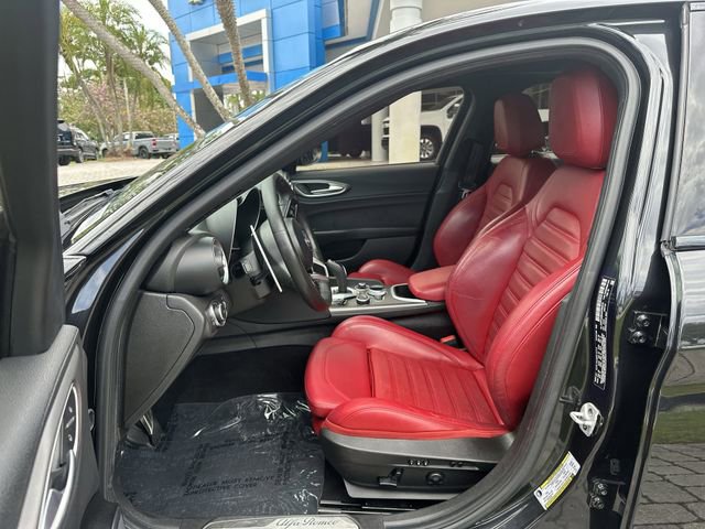 Used 2022 Alfa Romeo Giulia Veloce RWD image 30