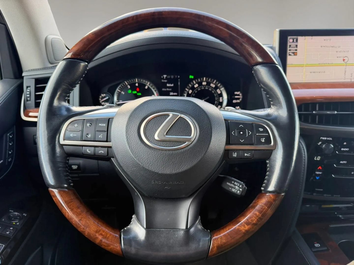 Used 2016 Lexus LX 570 4WD w/ Luxury Package image 22