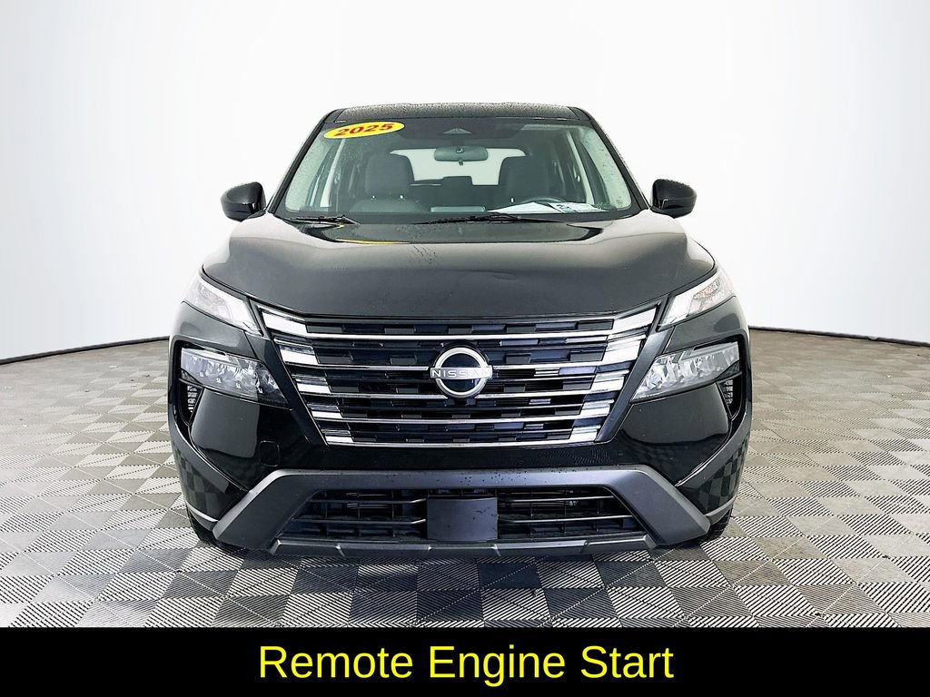 Used 2025 Nissan Rogue SV image 4
