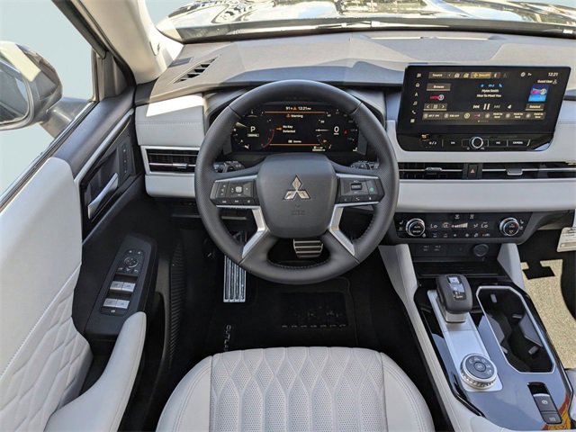 New 2025 Mitsubishi Outlander SEL image 14