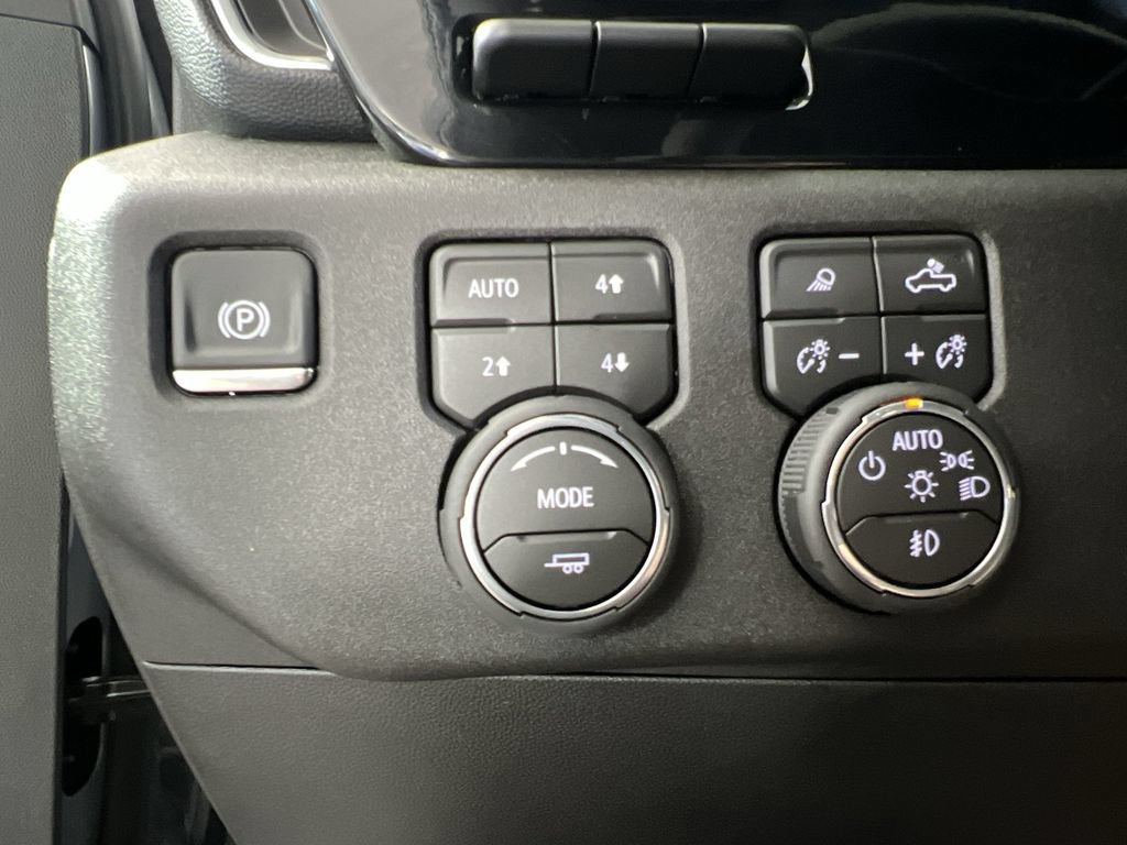 Certified 2026 Chevrolet Silverado 1500 High Country w/ Technology Package AWD/4WD image 18