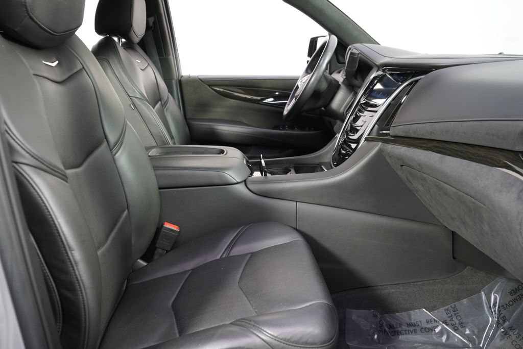 Used 2020 Cadillac Escalade Platinum AWD/4WD image 16