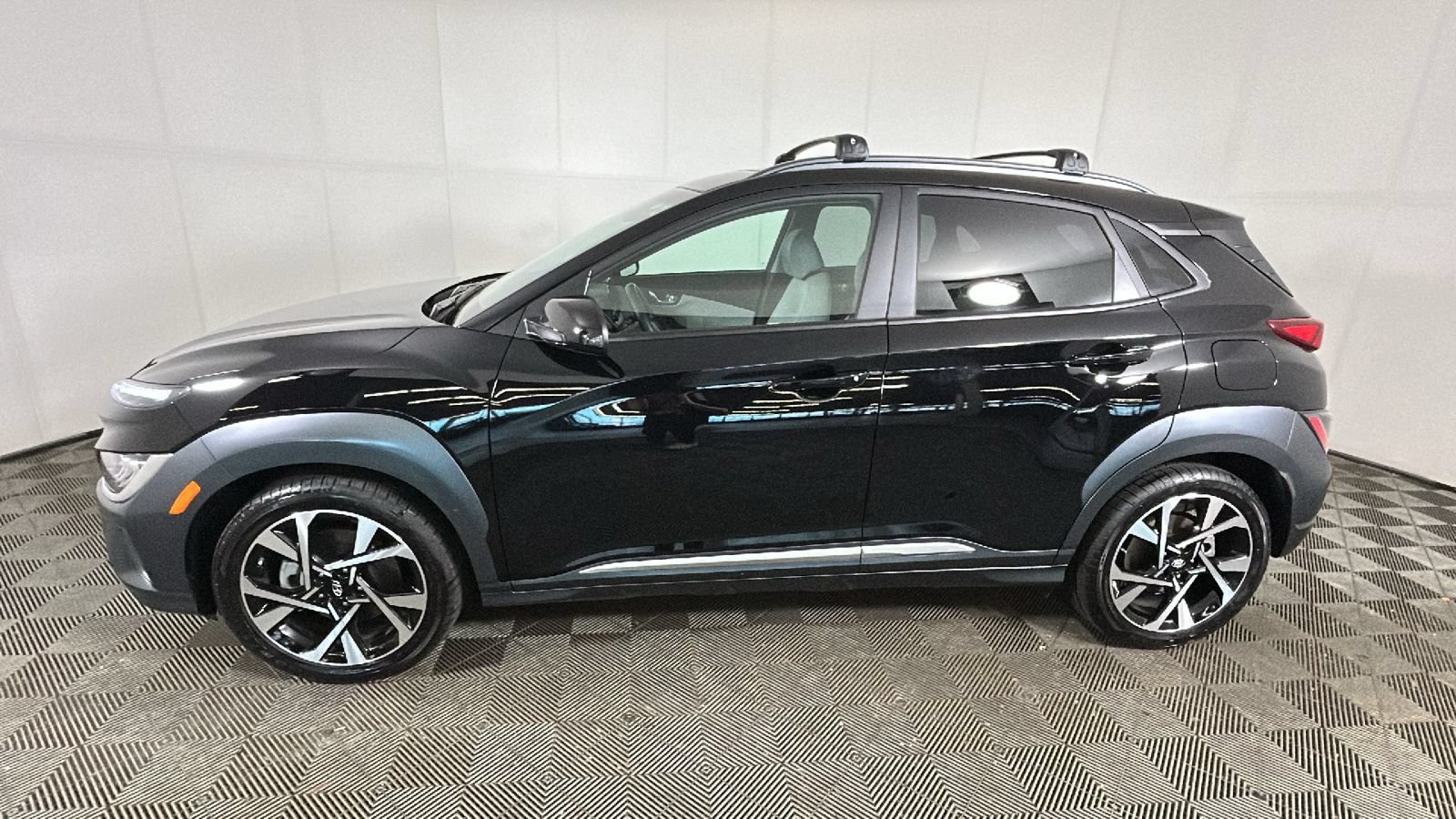 Used 2023 Hyundai Kona Limited AWD/4WD image 7
