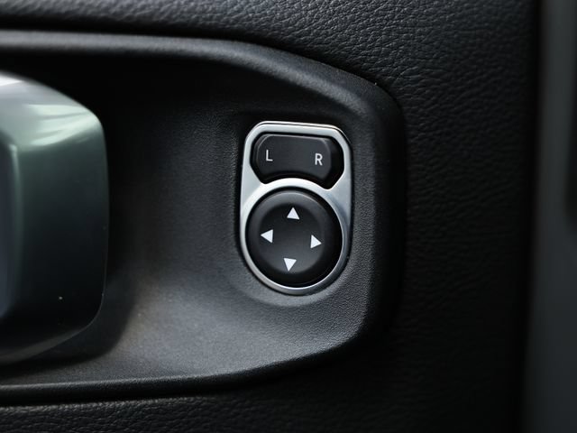 Used 2022 Jeep Wrangler Unlimited Sahara AWD/4WD image 17
