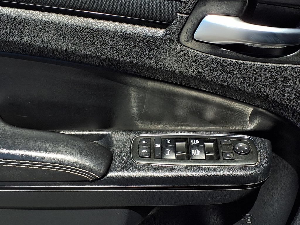 Used 2014 Chrysler 300 S w/ Light Group RWD image 15