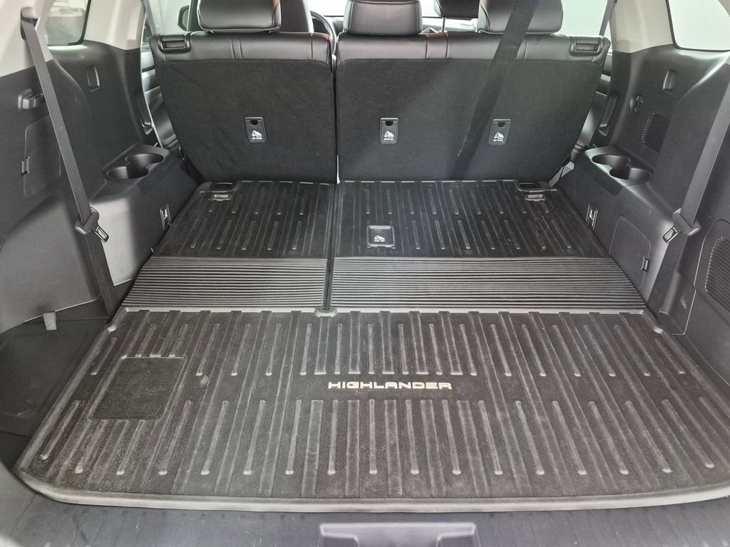 Used 2025 Toyota Highlander XLE AWD/4WD image 25