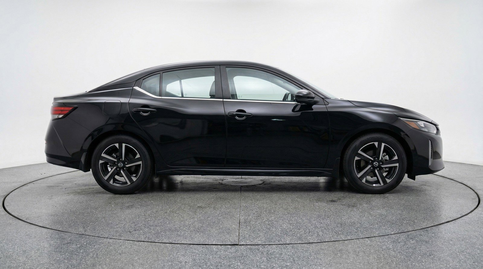 Used 2025 Nissan Sentra SV FWD image 11