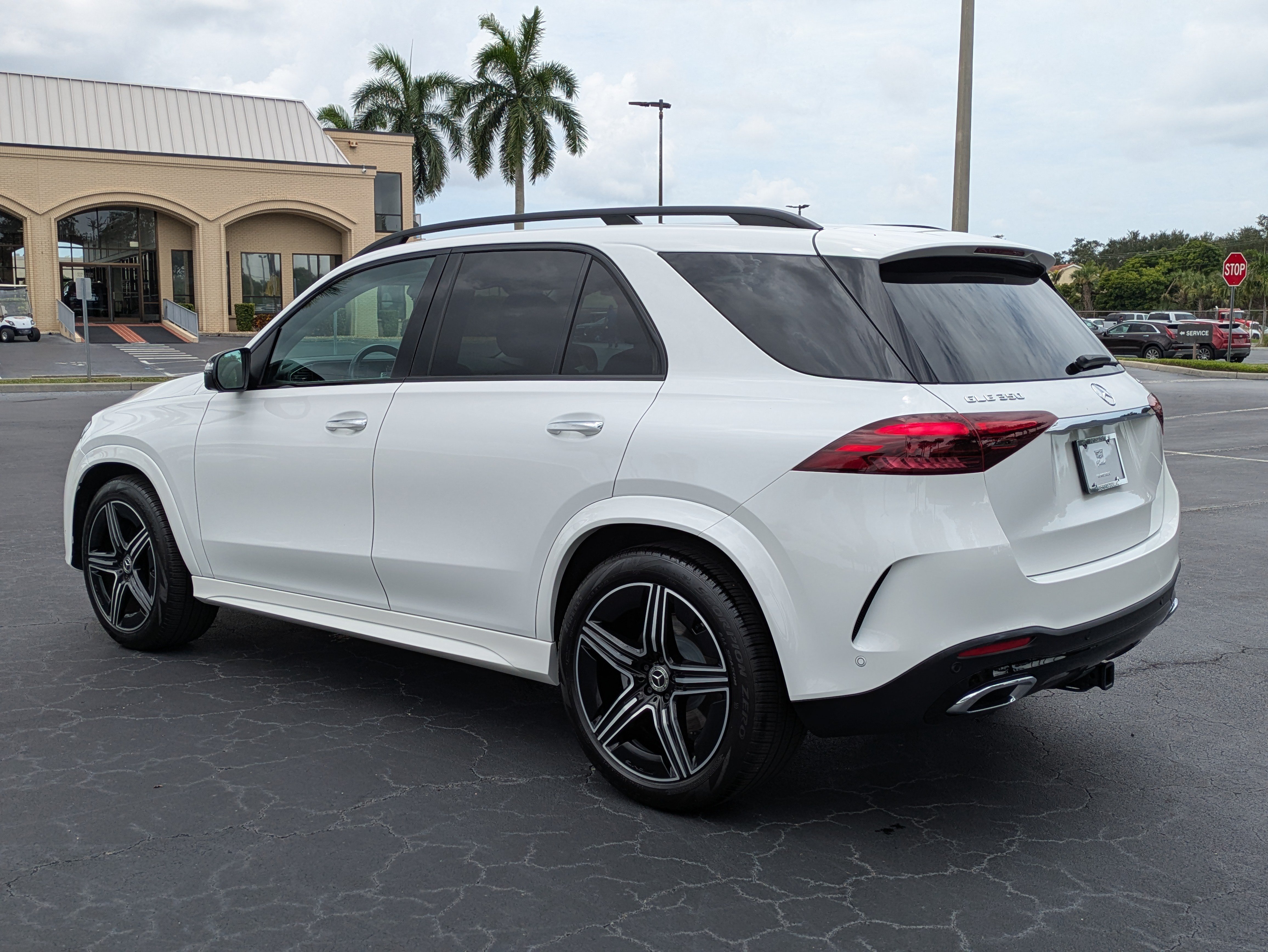 Used 2024 Mercedes-Benz GLE 350 4MATIC image 4