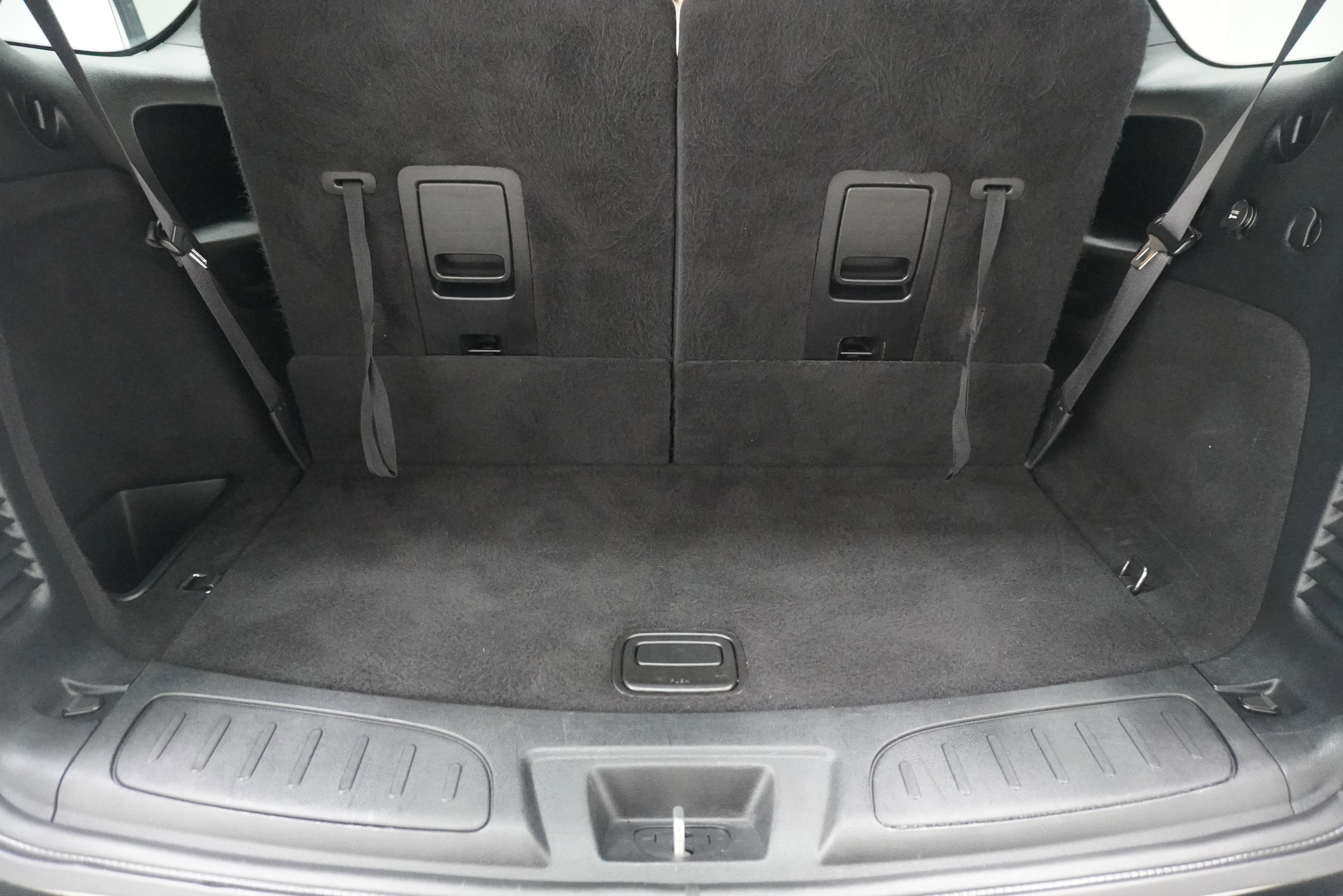 Used 2020 Dodge Durango SXT w/ 3rd Row Seating Group RWD image 23