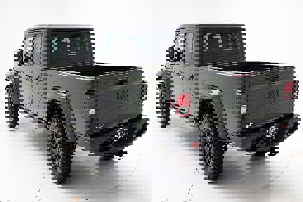 Used 2023 Jeep Gladiator Sport image 7