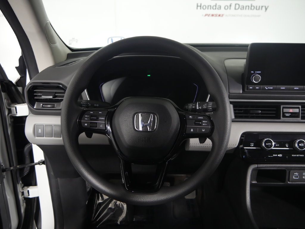 Used 2023 Honda Pilot LX image 12