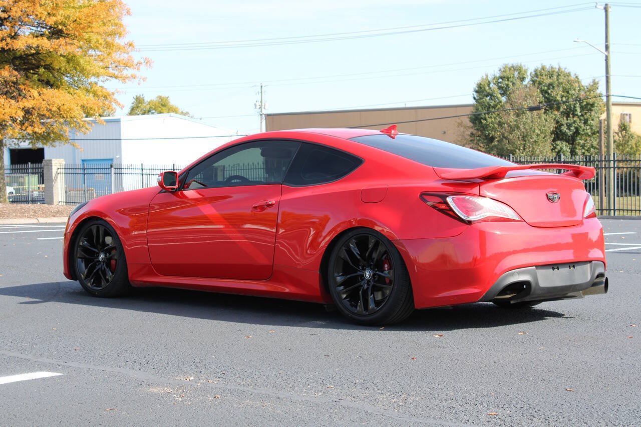 Used 2013 Hyundai Genesis 3.8 RWD image 4