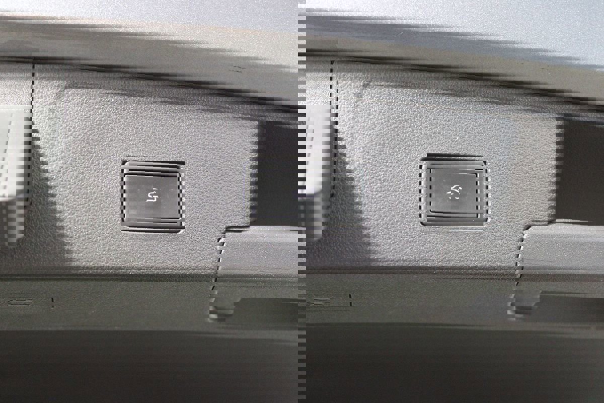 Used 2021 Volkswagen Atlas Cross Sport SE w/ Panoramic Sunroof Package image 36