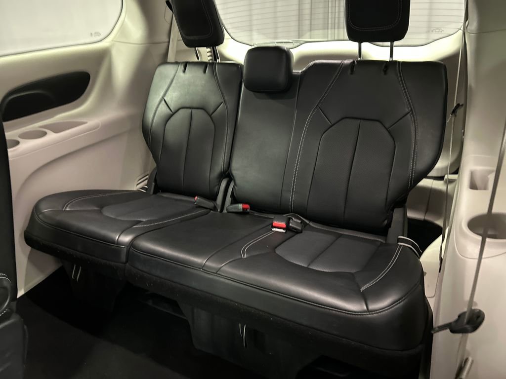 Used 2024 Chrysler Pacifica Touring-L image 24