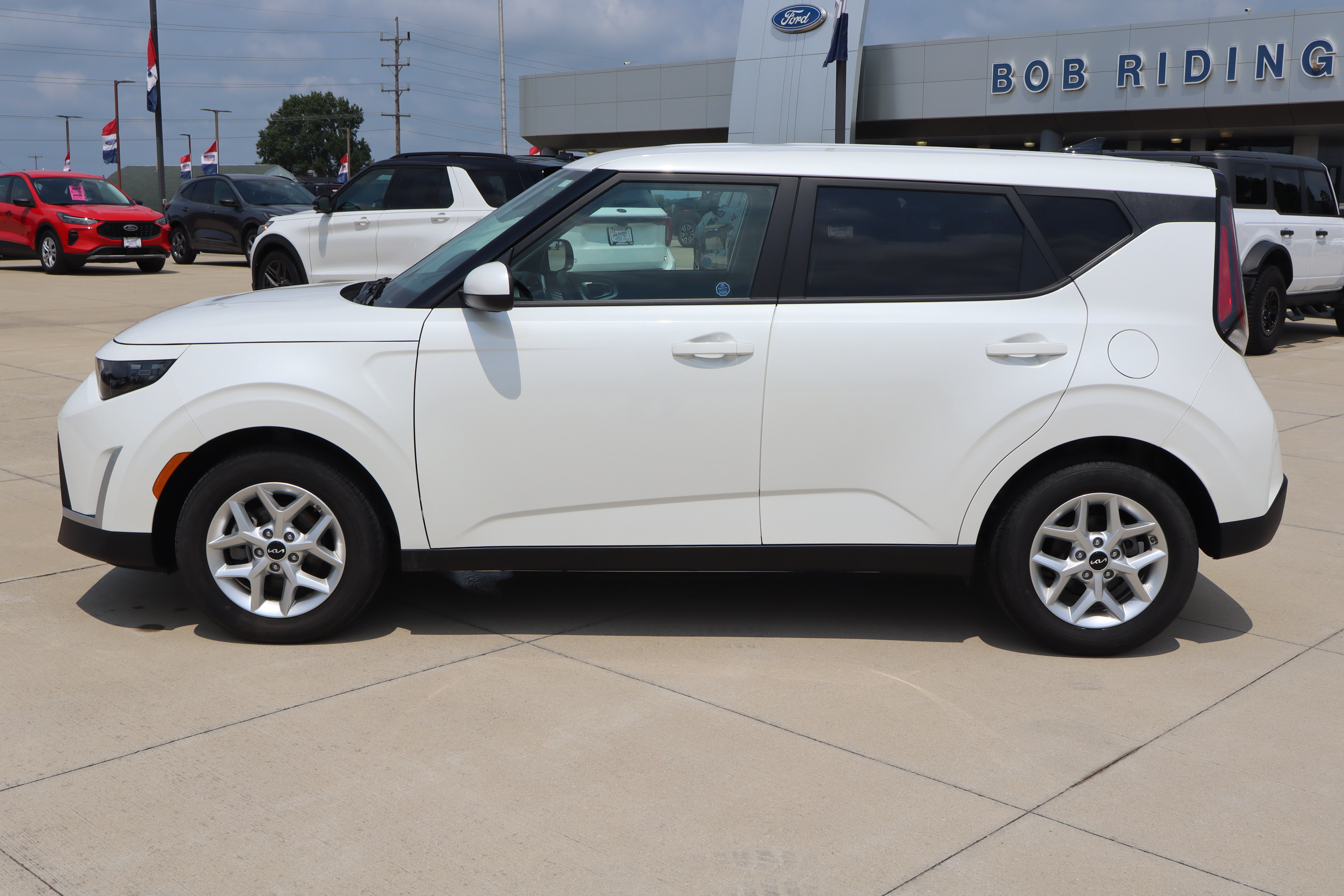 Used 2025 Kia Soul LX w/ LX Technology Package FWD image 8