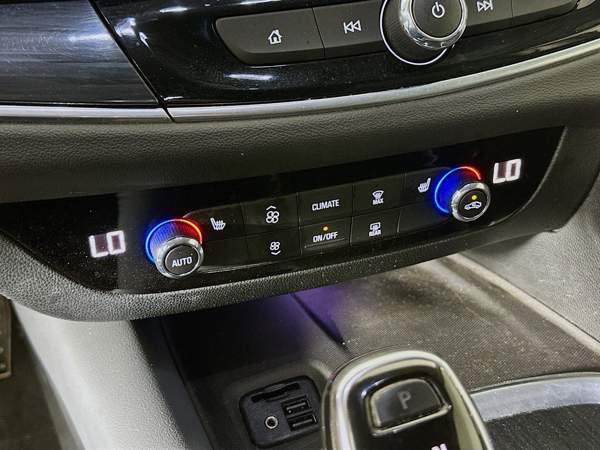 Used 2020 Buick Enclave Essence image 23