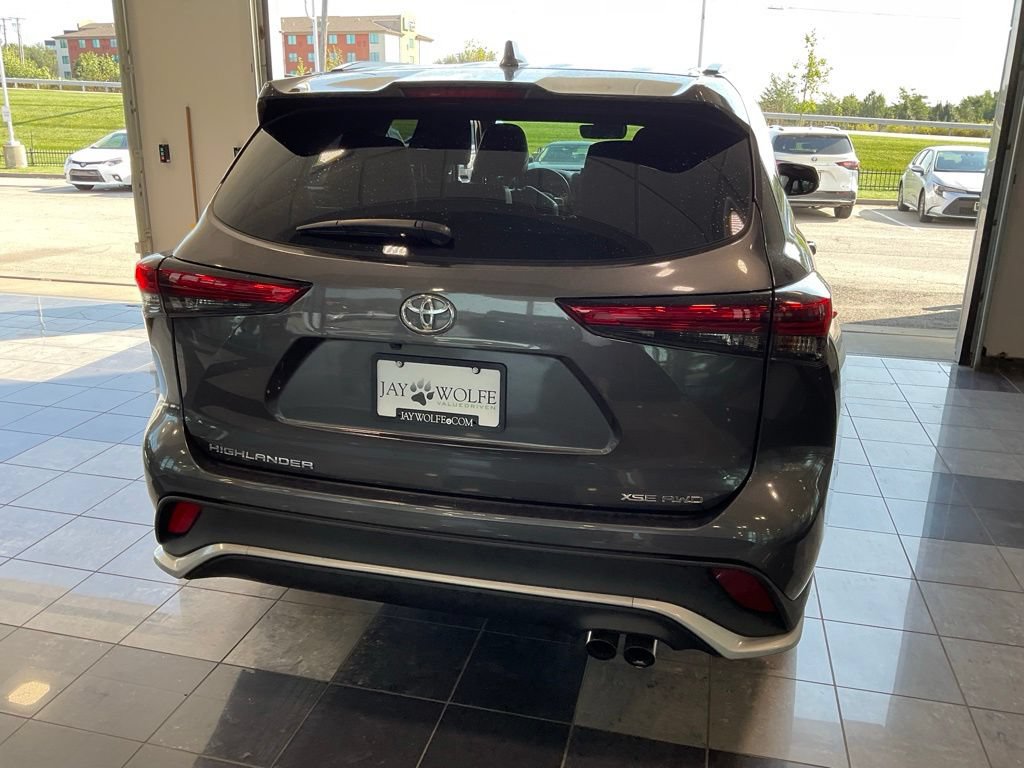 Used 2023 Toyota Highlander XSE AWD/4WD image 5