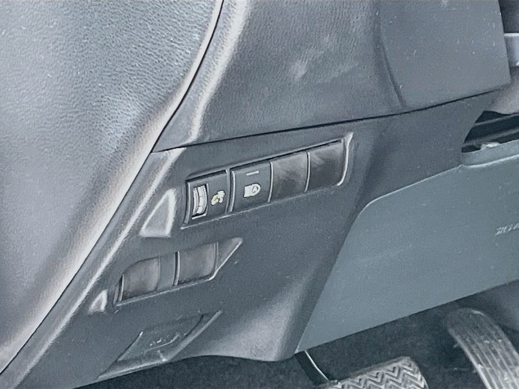 Used 2025 Toyota Corolla Cross LE FWD image 10