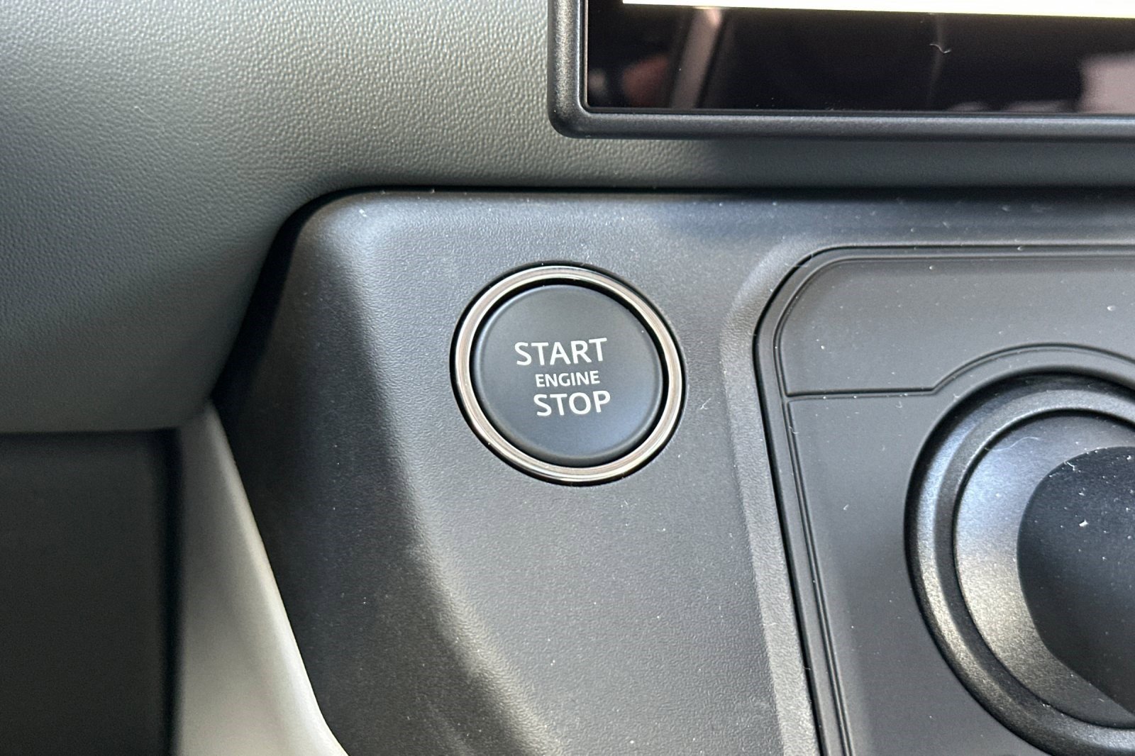 New 2026 Land Rover Defender 110 X-Dynamic SE image 28