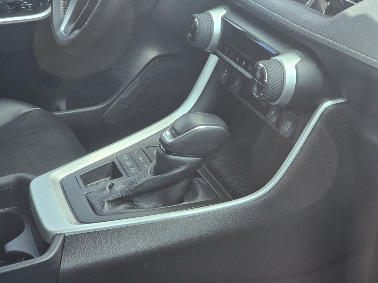 Certified 2020 Toyota RAV4 XLE Premium AWD/4WD image 18