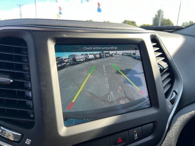 Used 2022 Jeep Cherokee Latitude Lux w/ Mopar Interior Package FWD image 17