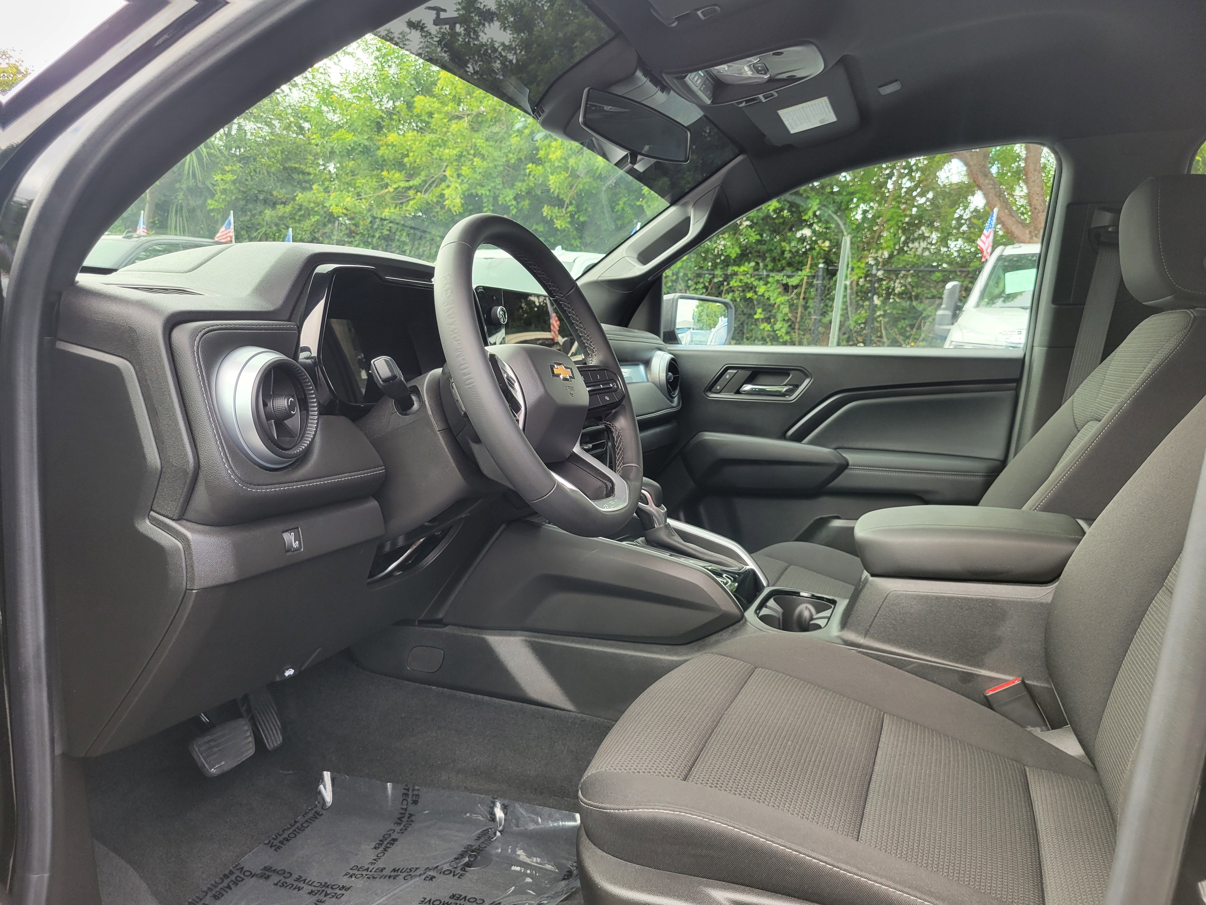 Used 2024 Chevrolet Colorado LT image 9