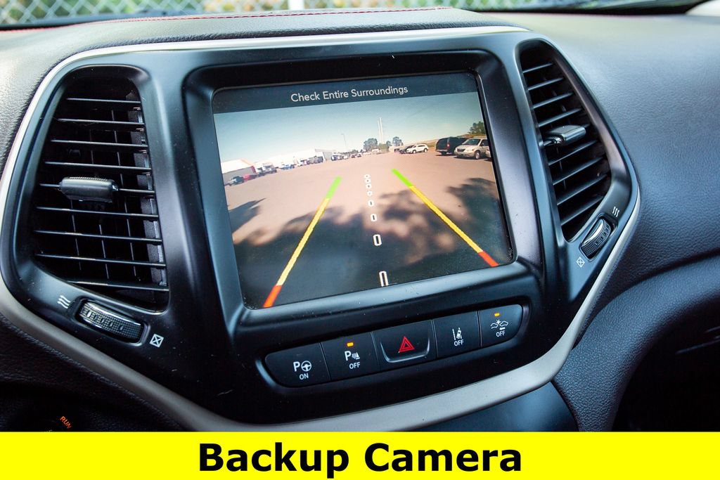 Used 2017 Jeep Cherokee Trailhawk AWD/4WD image 13