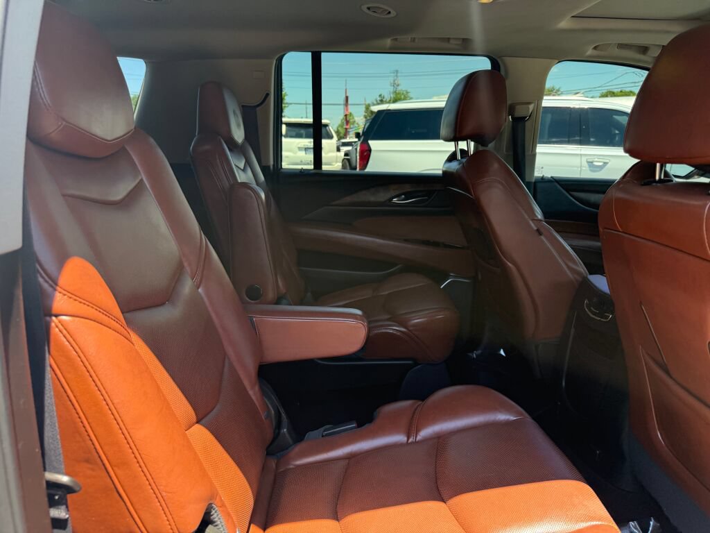 Used 2016 Cadillac Escalade ESV Luxury AWD/4WD image 30