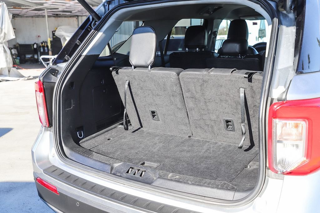 Used 2024 Ford Explorer XLT w/ Equipment Group 202A AWD/4WD image 32