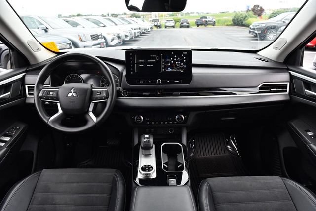 Used 2025 Mitsubishi Outlander SE AWD/4WD image 7