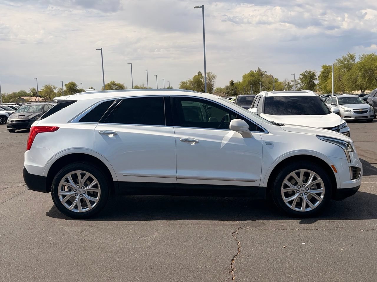 Used 2019 Cadillac XT5 Luxury w/ LPO, Radiant Package FWD image 7