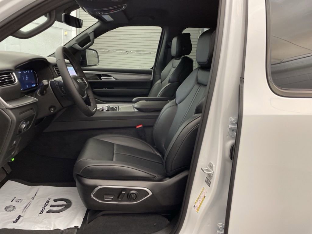New 2026 Jeep Grand Wagoneer Limited AWD/4WD image 17