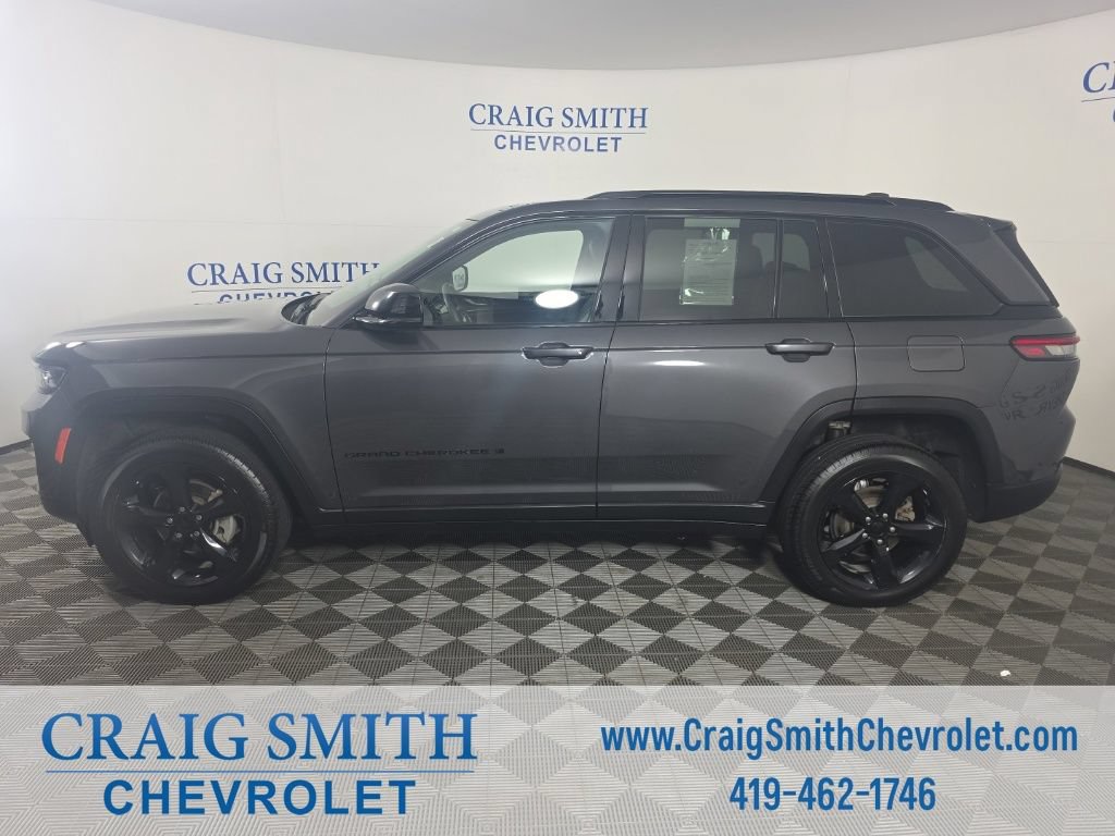 Used 2023 Jeep Grand Cherokee Altitude AWD/4WD image 2