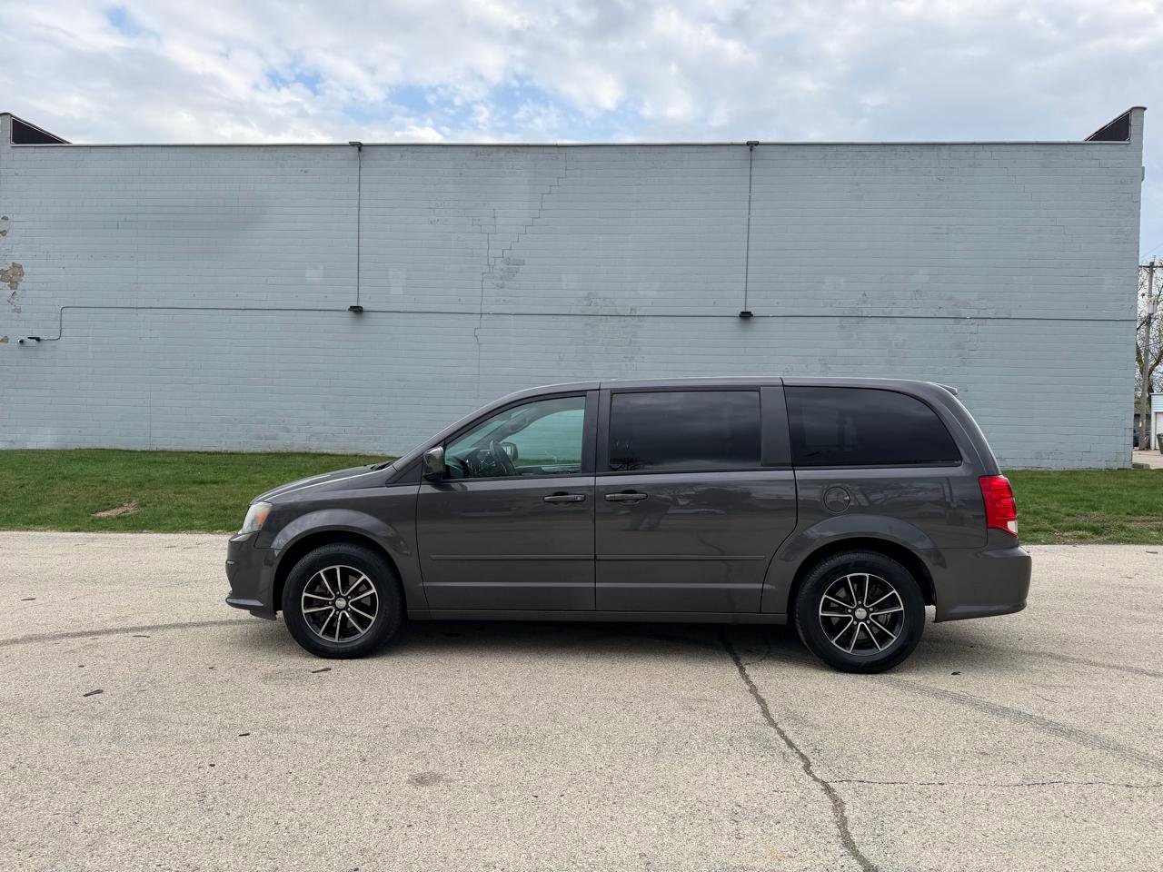Used 2017 Dodge Grand Caravan GT w/ Safety Sphere Group FWD image 4