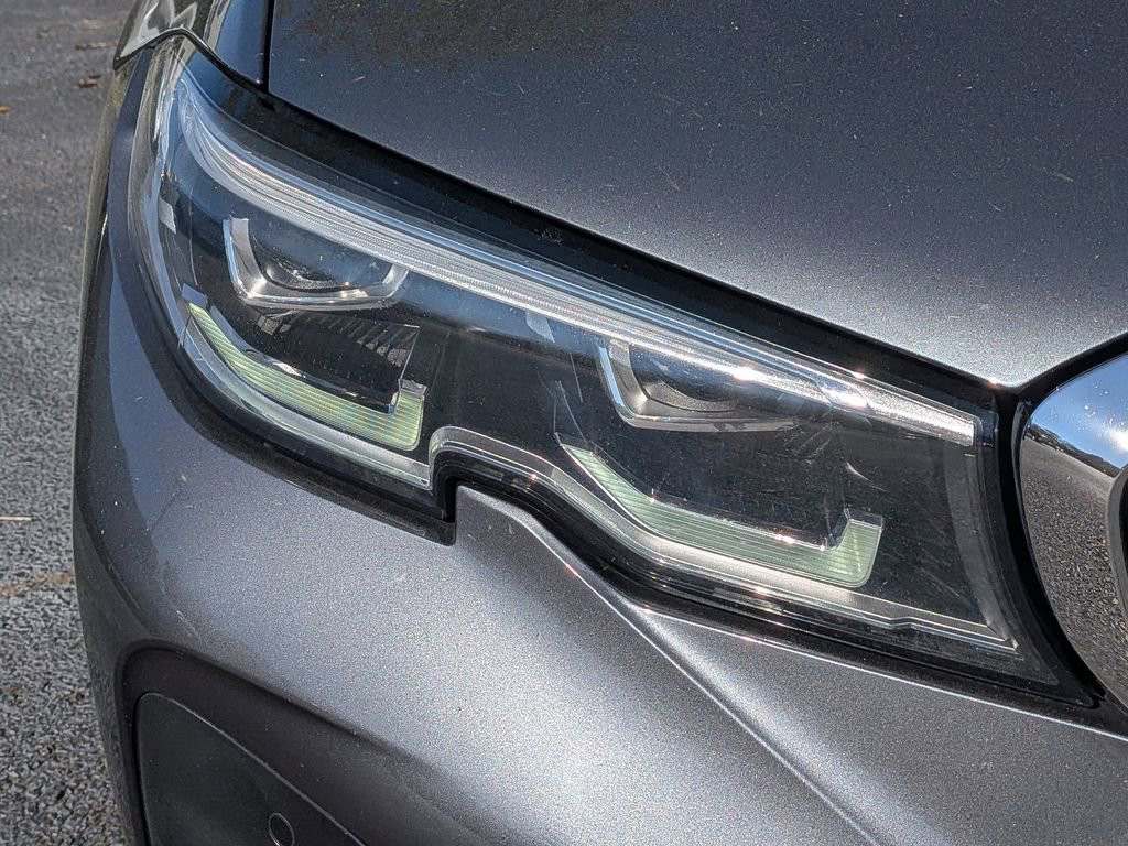 Used 2022 BMW 330i xDrive Sedan w/ M Sport Package image 10