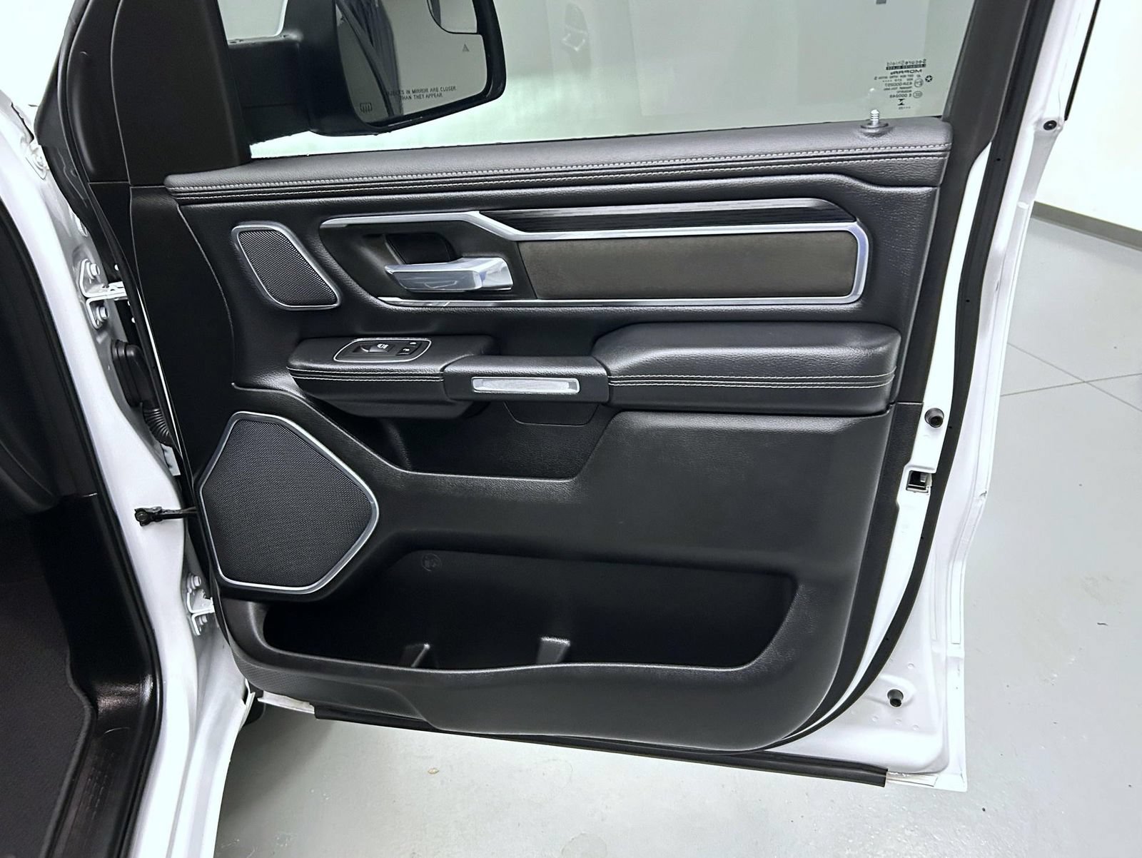 Used 2023 RAM 1500 Laramie AWD/4WD image 16