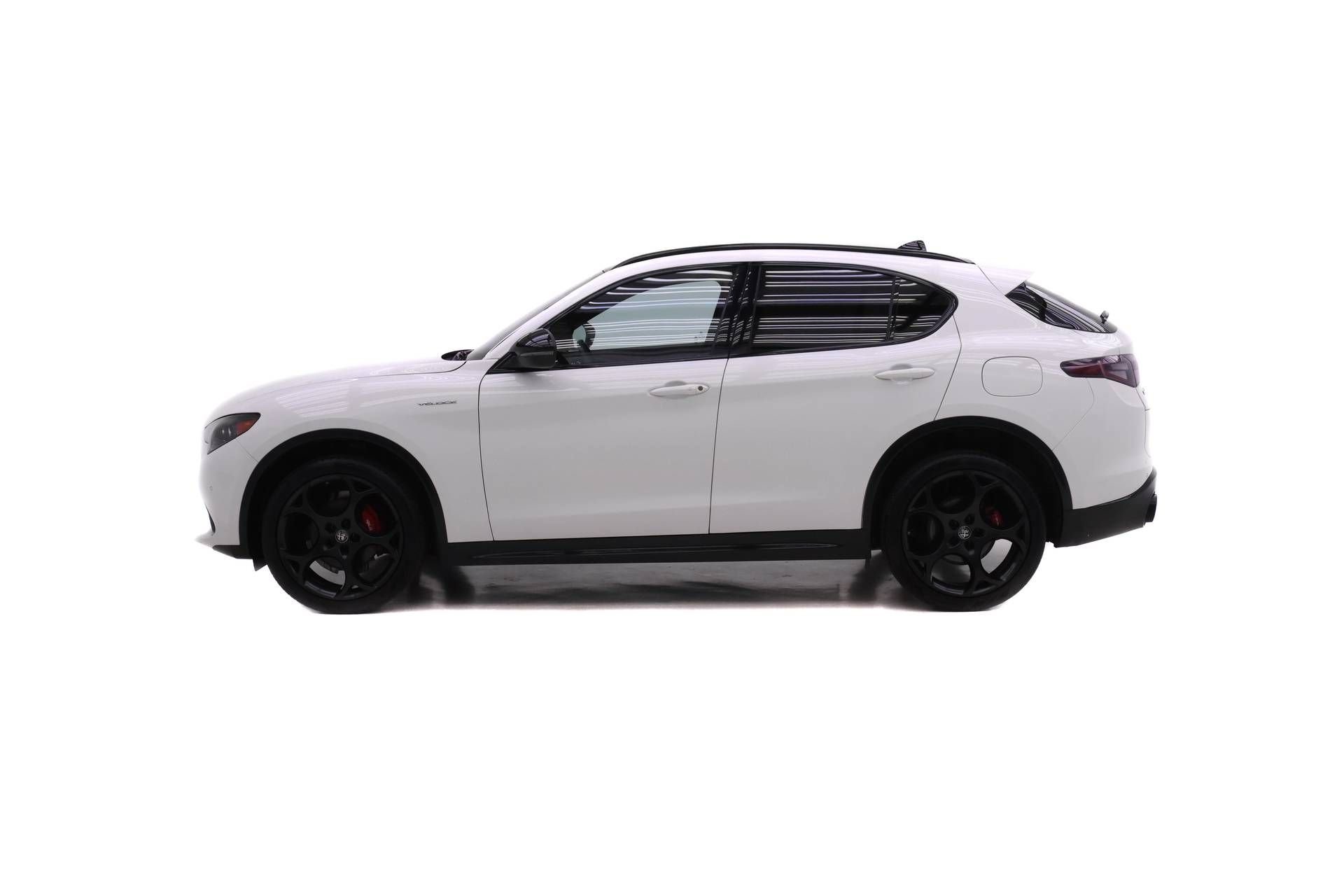 Certified 2024 Alfa Romeo Stelvio Veloce AWD/4WD image 3