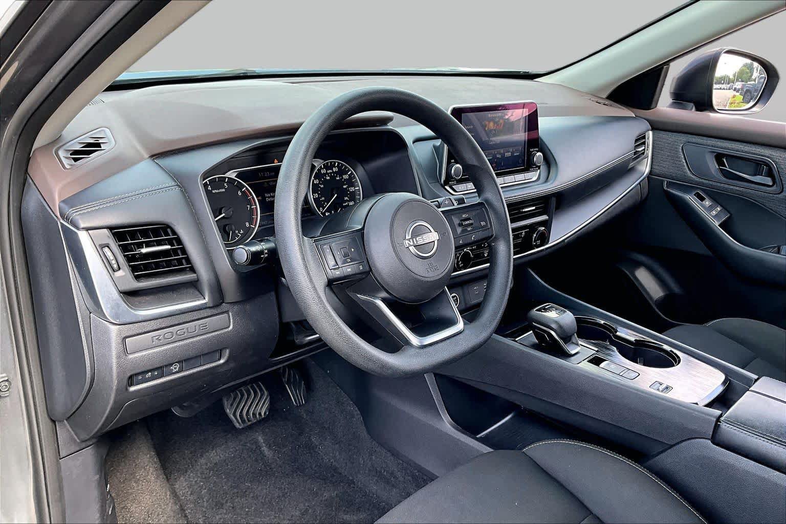 Used 2023 Nissan Rogue S FWD image 15