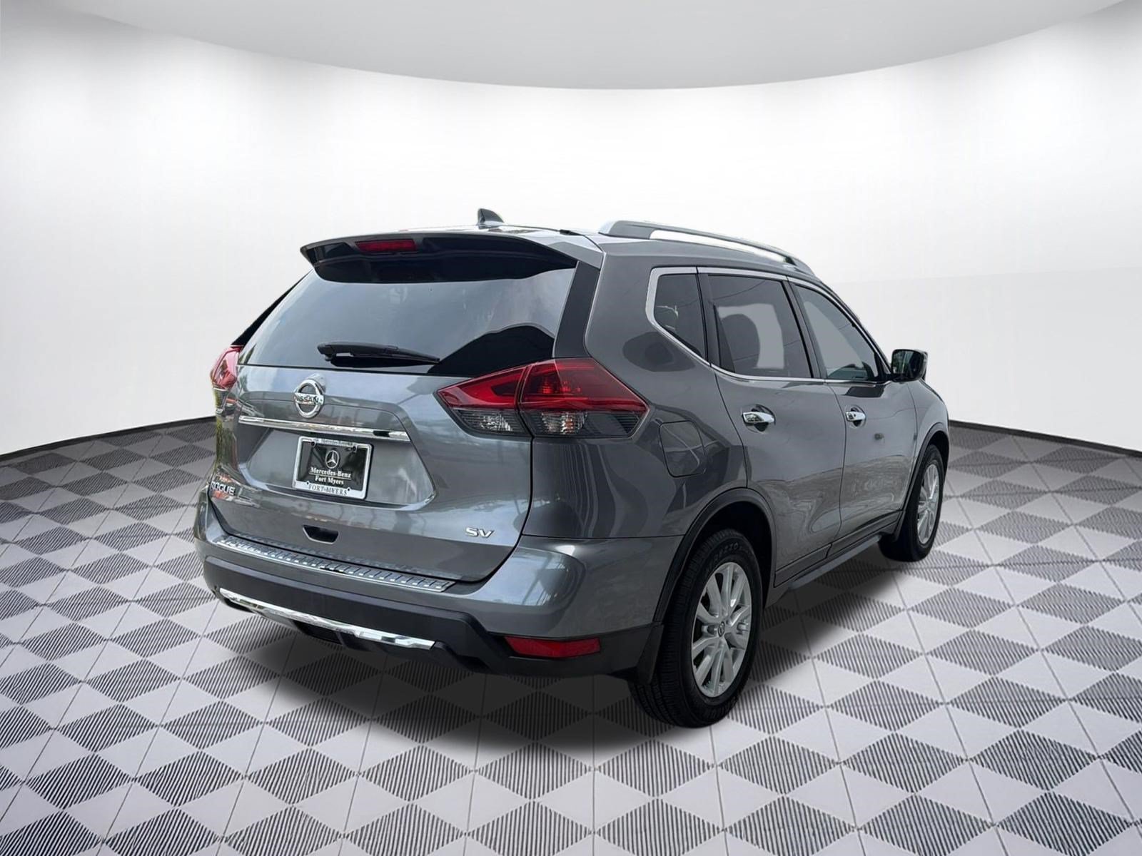 Used 2018 Nissan Rogue SV FWD image 9